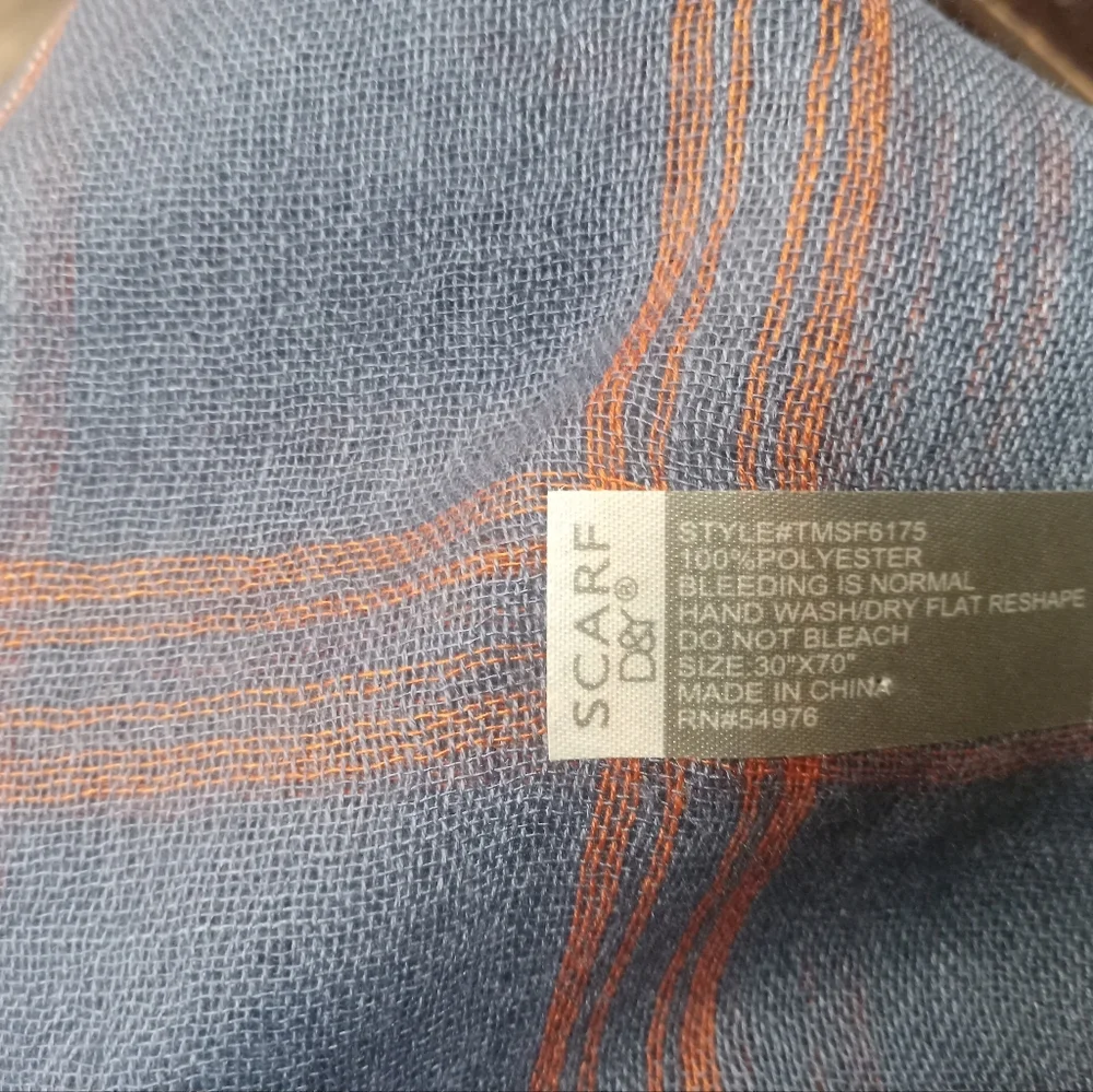 D&Y Mens NWOT Blue and Red Plaid Scarf
